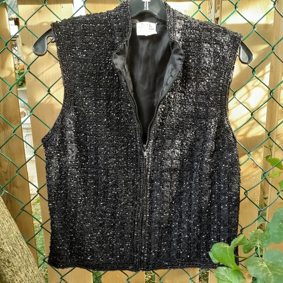 🌈VINTAGE BLACK BEADED ZIPPERED VEST - Picture 3 of 7